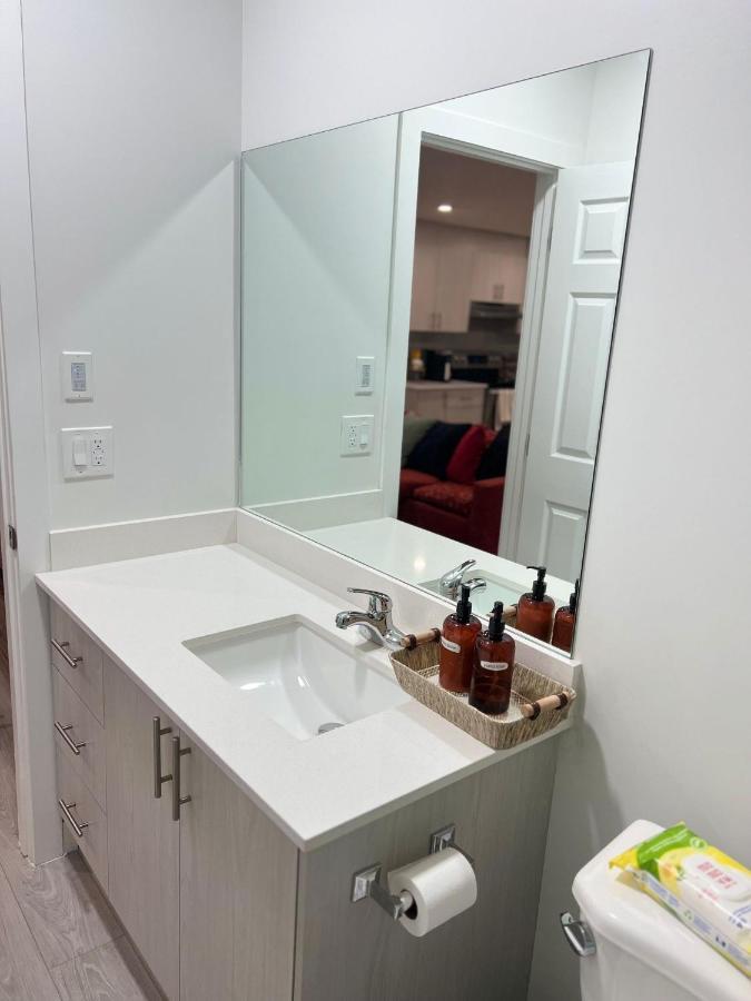 Beautiful 2 Bedroom Home Away From Home Calgary Exterior photo
